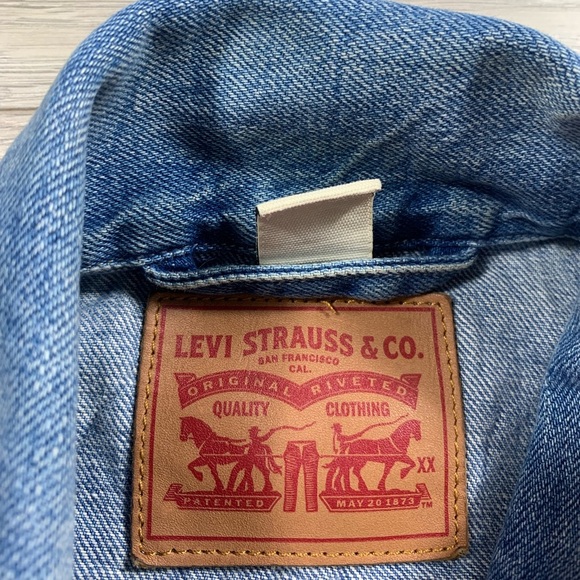 Levi’s Trucker Denim Jean Jacket - Picture 4 of 11